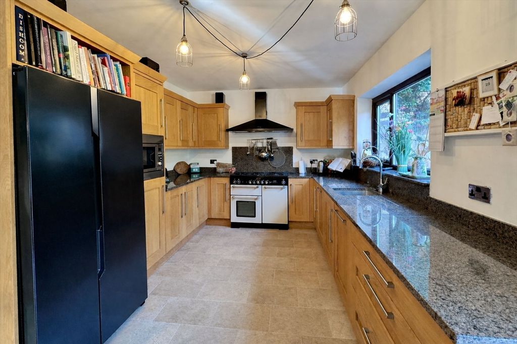 Additional image 4 of 5 bed detached house for saleHaywards Close, Glossop SK13