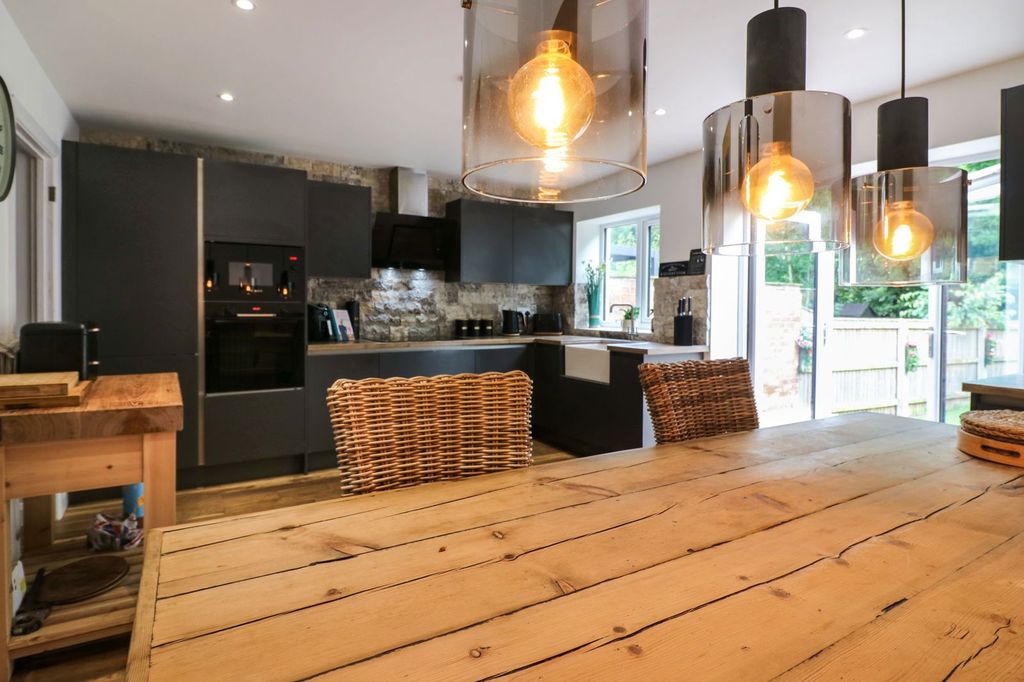 Property photo 1 of 43