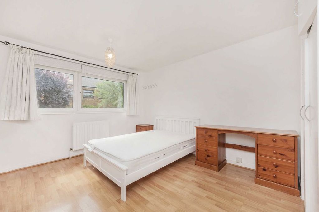 Property photo 3 of 5