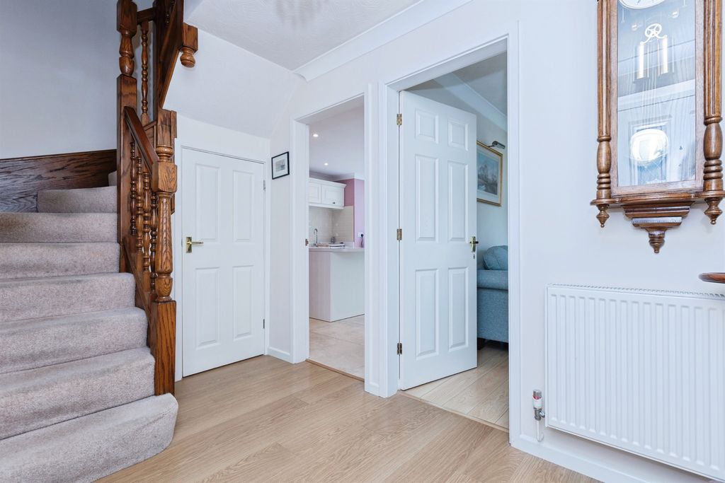 Property photo 2 of 21