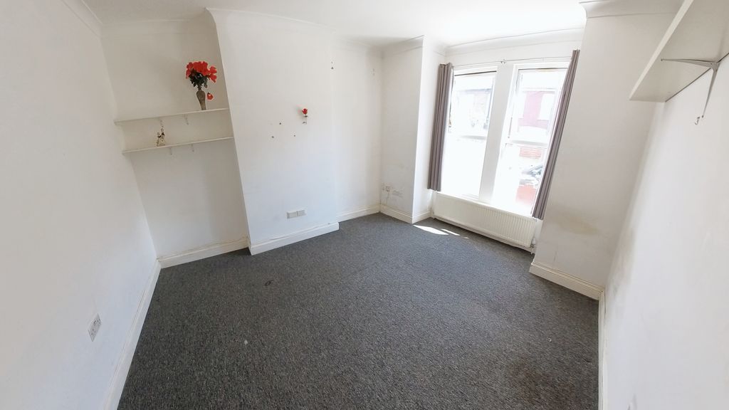 Property photo 2 of 25