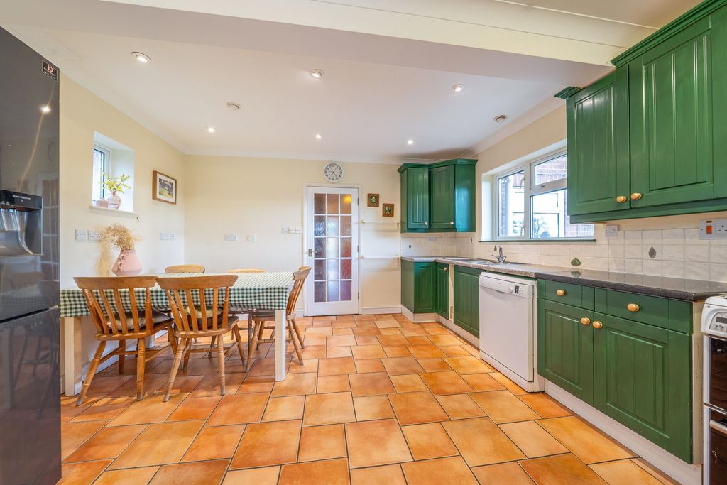 Property photo 3 of 22