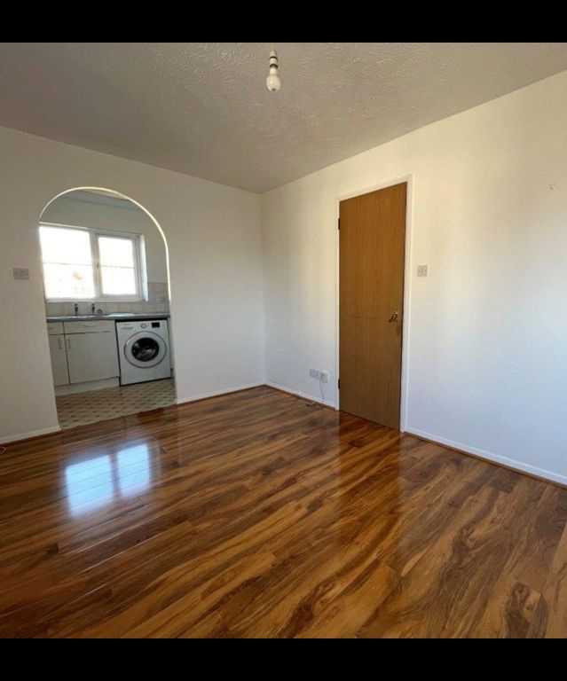 Property photo 2 of 5