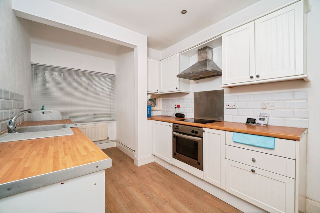 Property photo 2 of 16 Kitchen