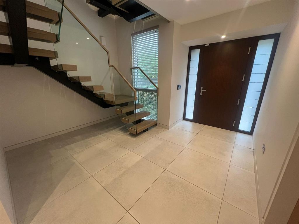 Property photo 3 of 34
