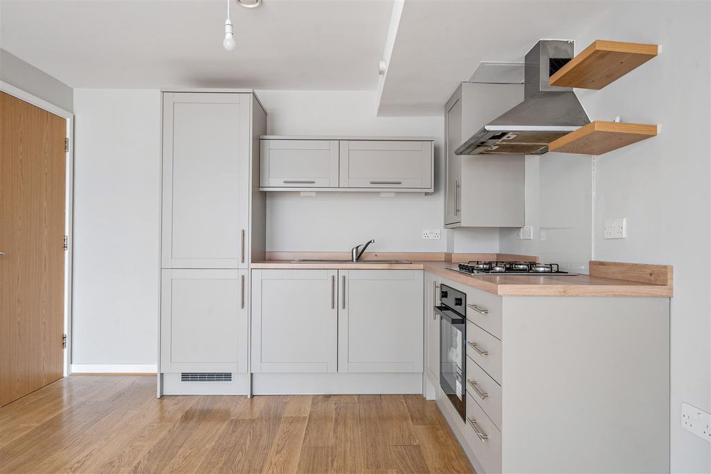 Property photo 1 of 11 Hollis Morgan