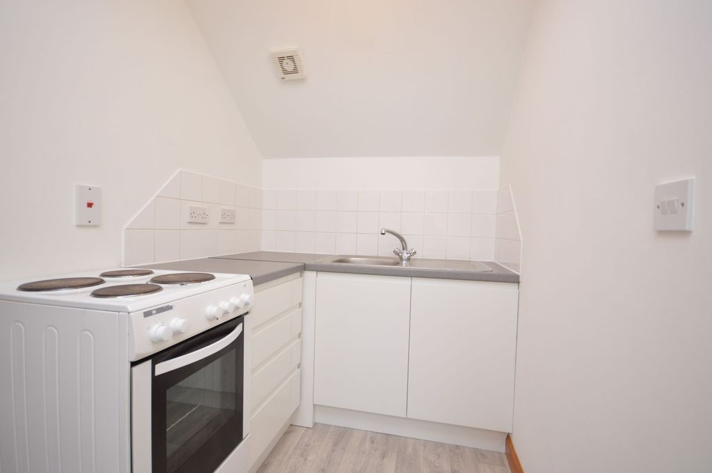 Property photo 3 of 6 Kitchen