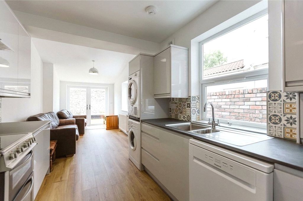 Property photo 2 of 13 Picture No. 37