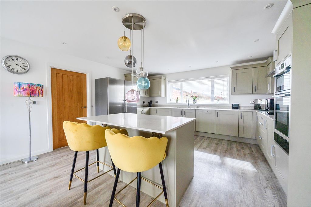 Property photo 2 of 25