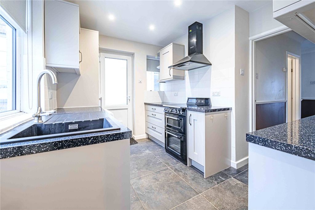 Property photo 2 of 13 Picture No. 27