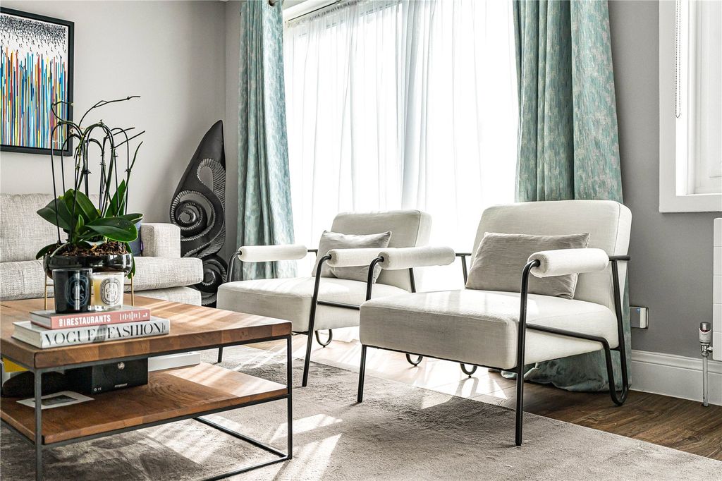 Property photo 3 of 26 Sitting Room