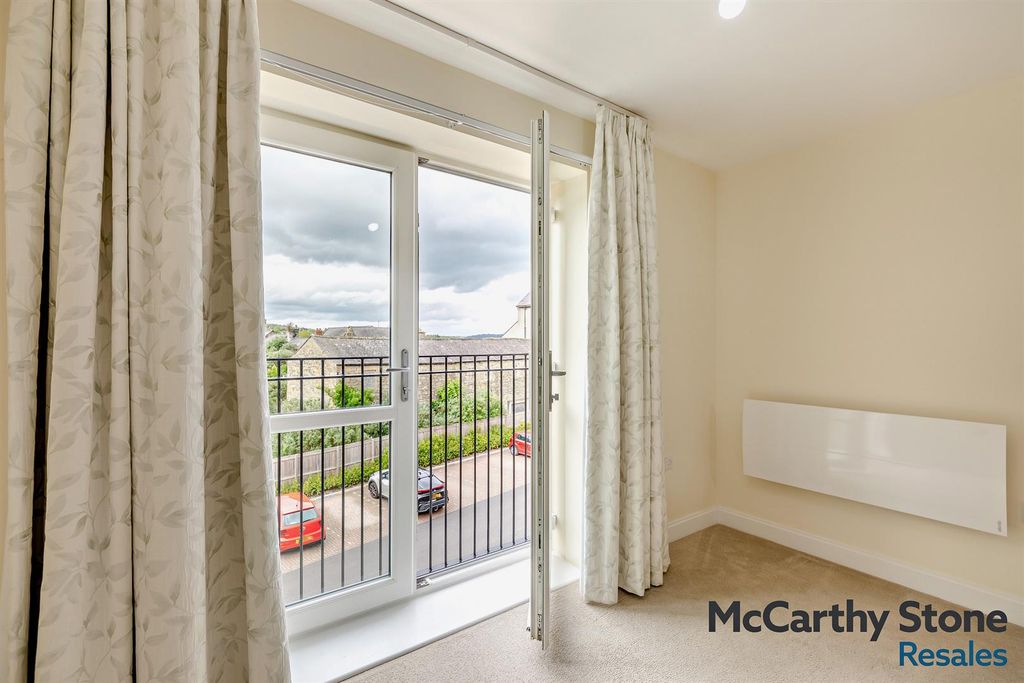 Property photo 3 of 24 8692040-Interior15-800.Jpg