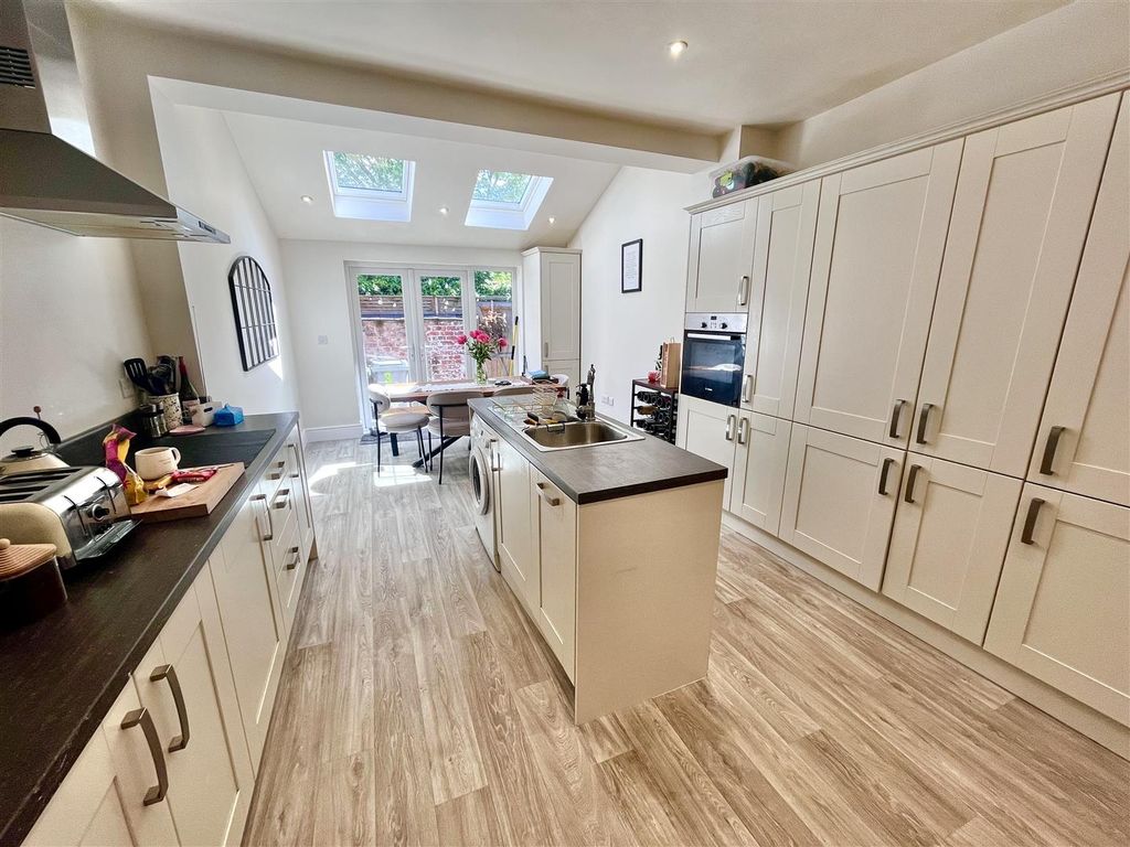 Property photo 2 of 16