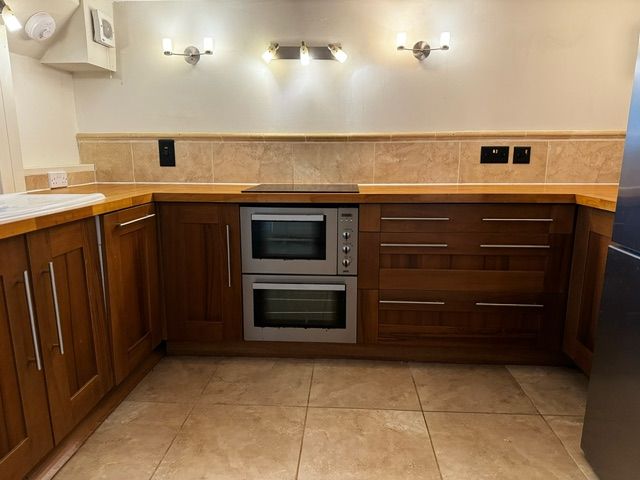 Property photo 3 of 12 Kitchen