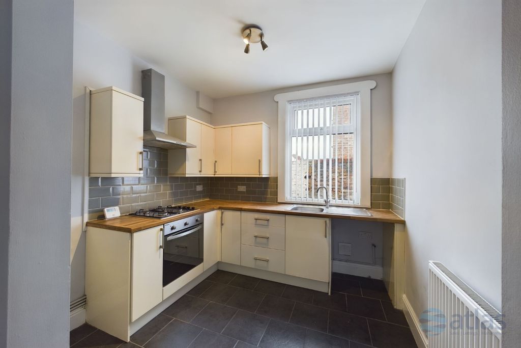 Property photo 2 of 16 Kitchen