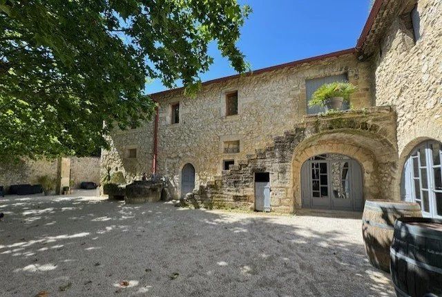 Property photo 1 of 11