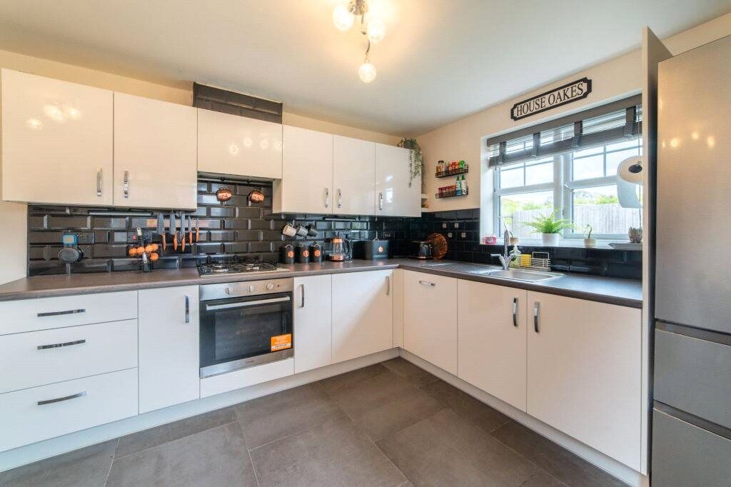 Property photo 2 of 21 Kitchen