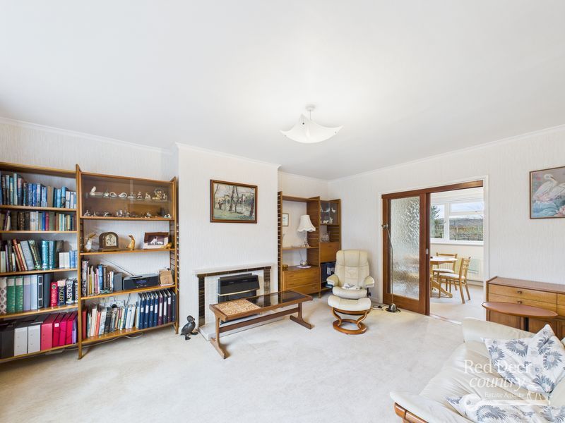 Property photo 3 of 19 Sitting Room