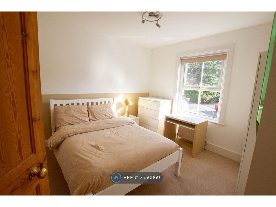 Property photo 2 of 10 Bedroom At Front