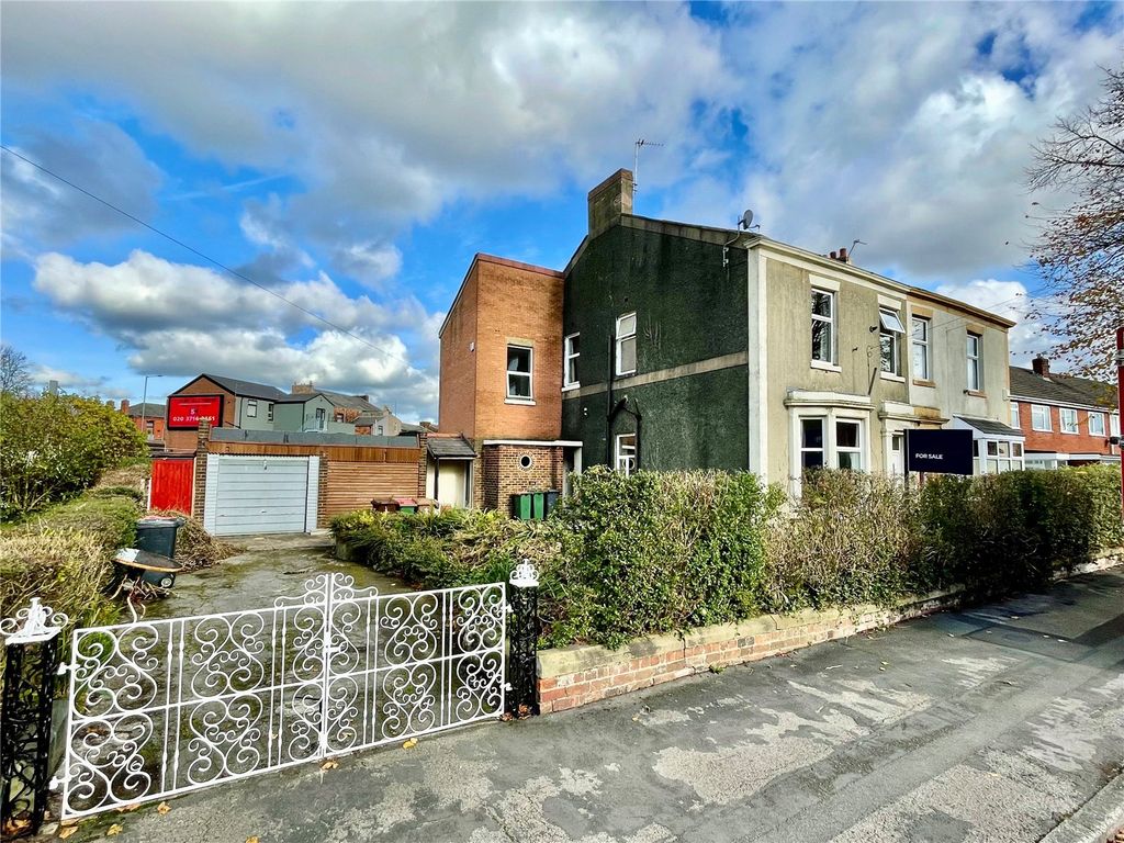 Property photo 1 of 18 External