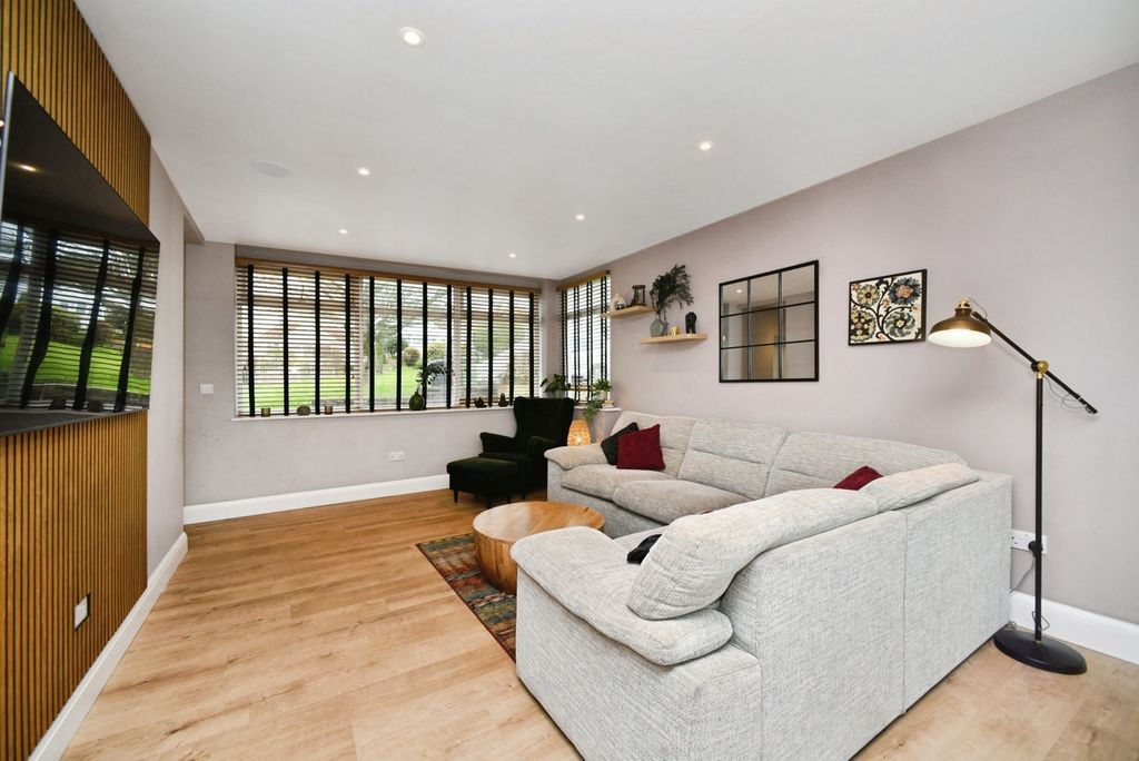 Property photo 3 of 20 Living Room