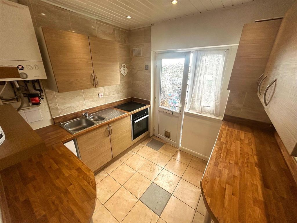 Property photo 1 of 8 Kitchen