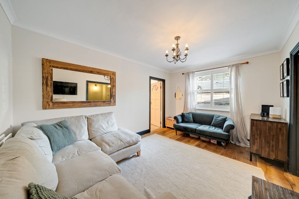 Property photo 2 of 17 4952313