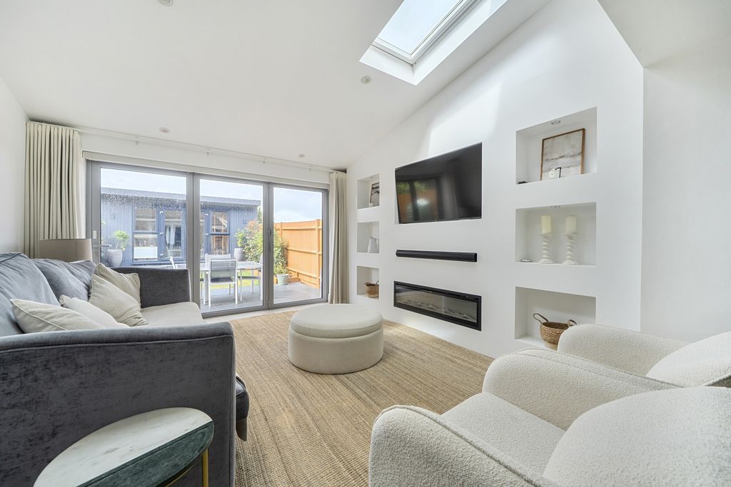 Property photo 3 of 15 1463901-7-6A1Eaa3...