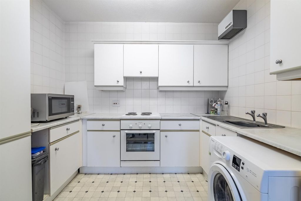 Property photo 2 of 9 Kitchen