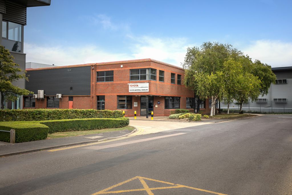 Property photo 3 of 9 2024 Unit 706707 Stirling Road  Ste  222104.Jpg