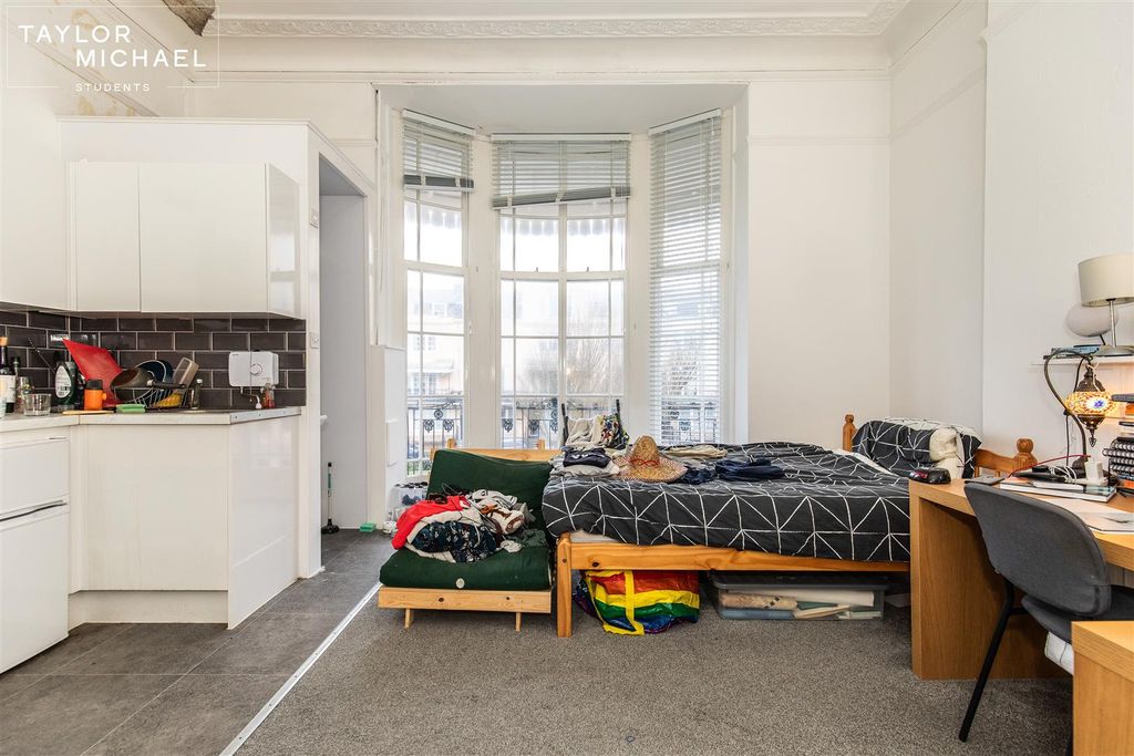 Property photo 1 of 5 Room