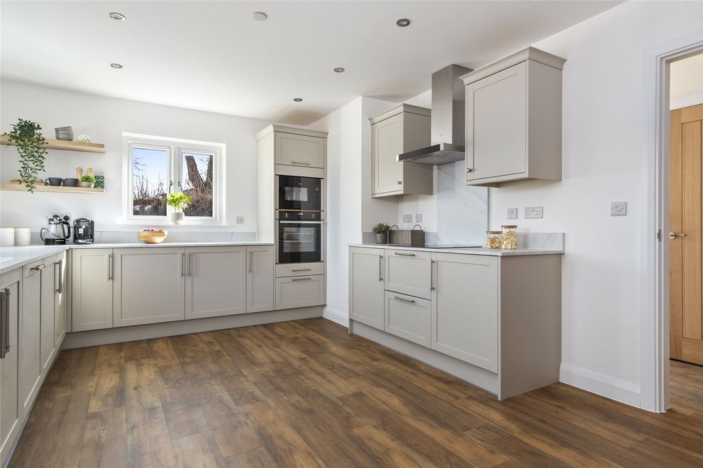 Property photo 3 of 9 Show Home