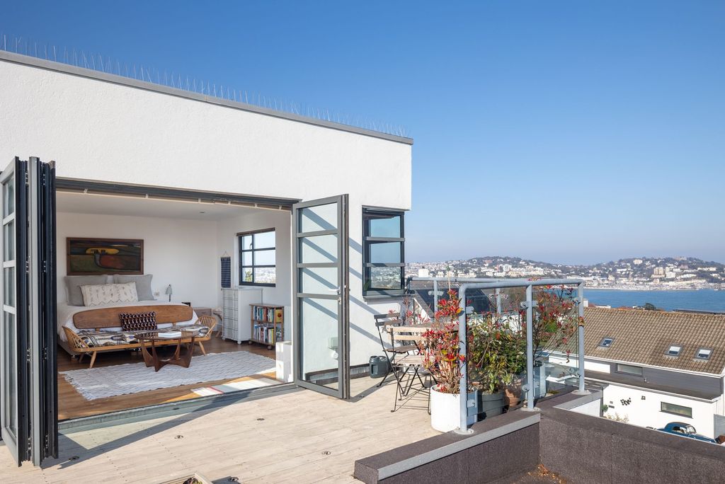 Property photo 2 of 17 Mango House, 56 Mead Road - Roof Terrace