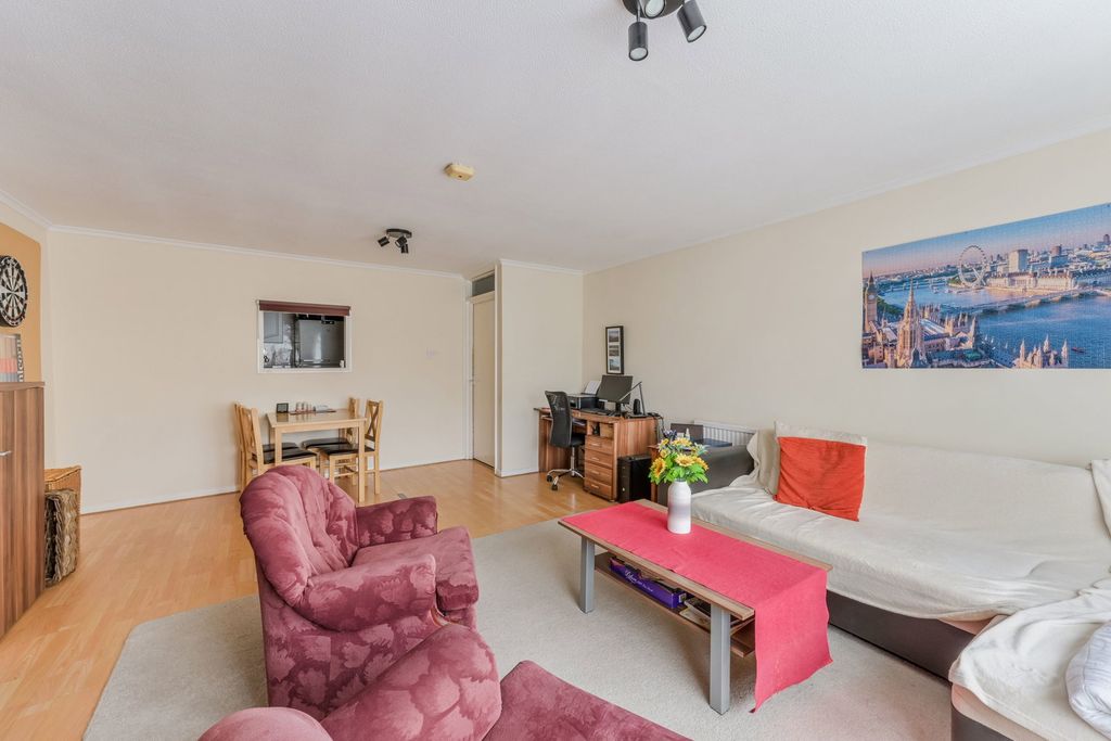 Additional image 5 of 3 bed flat for saleHigh Street, Lingfield RH7