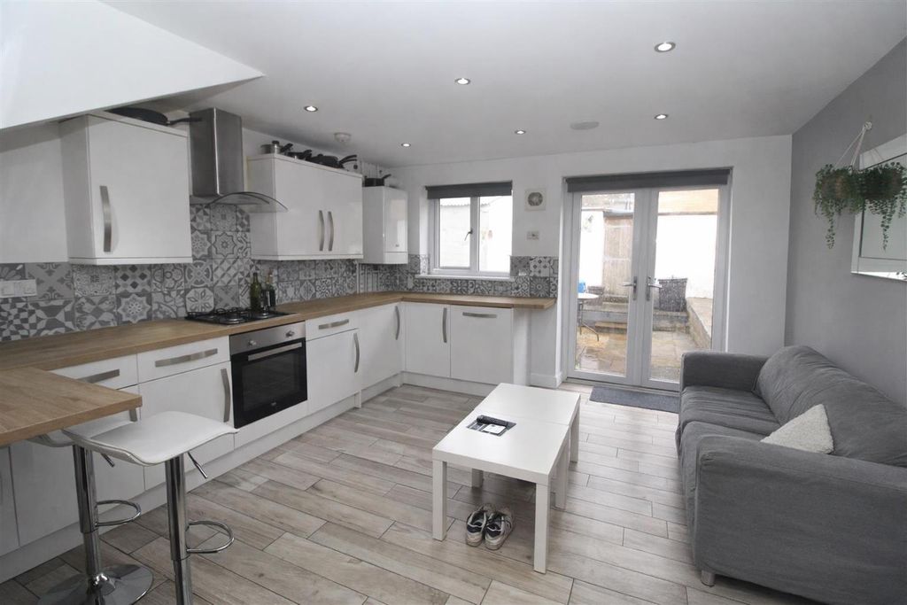 Property photo 2 of 19 Chatgpt Image Jan 31, 2026, 10_33_22 Am.Png