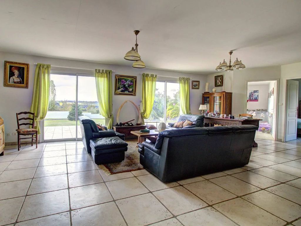 Property photo 2 of 11