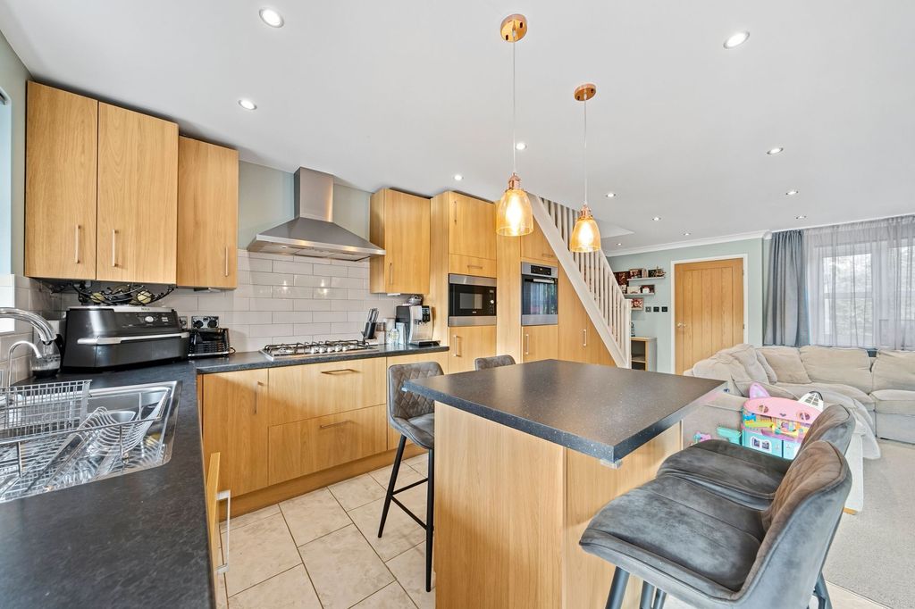 Property photo 3 of 24