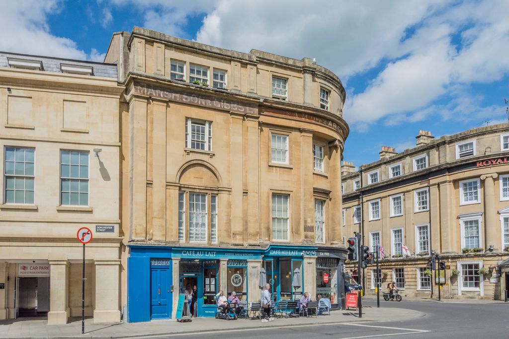 Property photo 1 of 8 10 Dorchester Street - Flat 2 -2