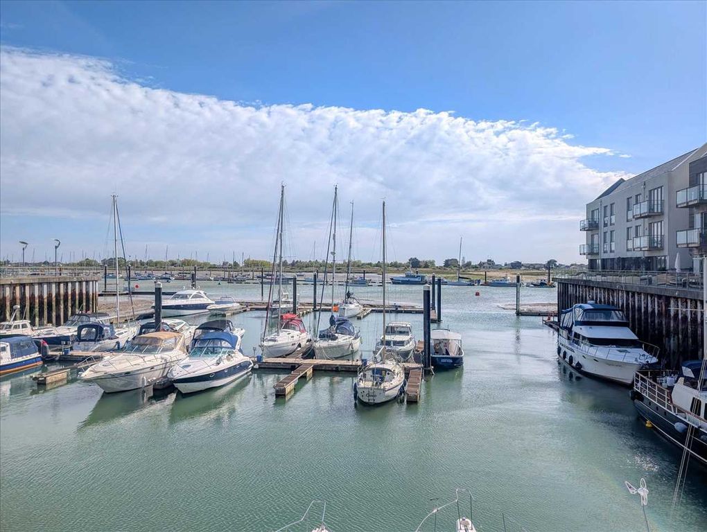 Property photo 3 of 14 Marina