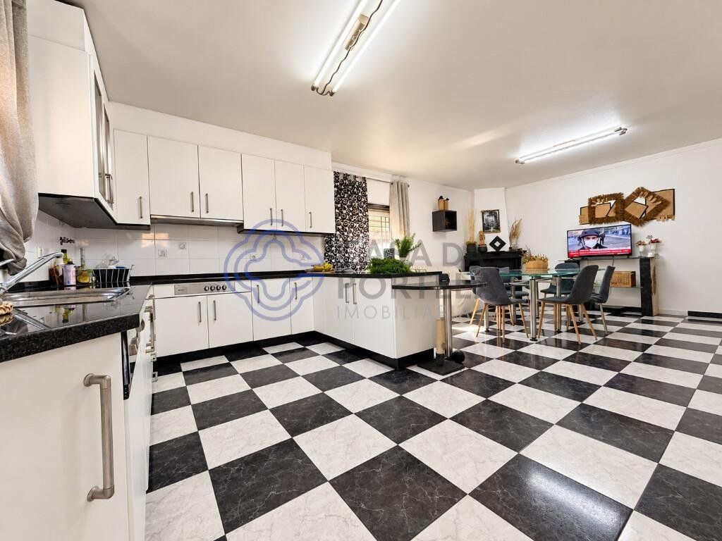 Property photo 2 of 39