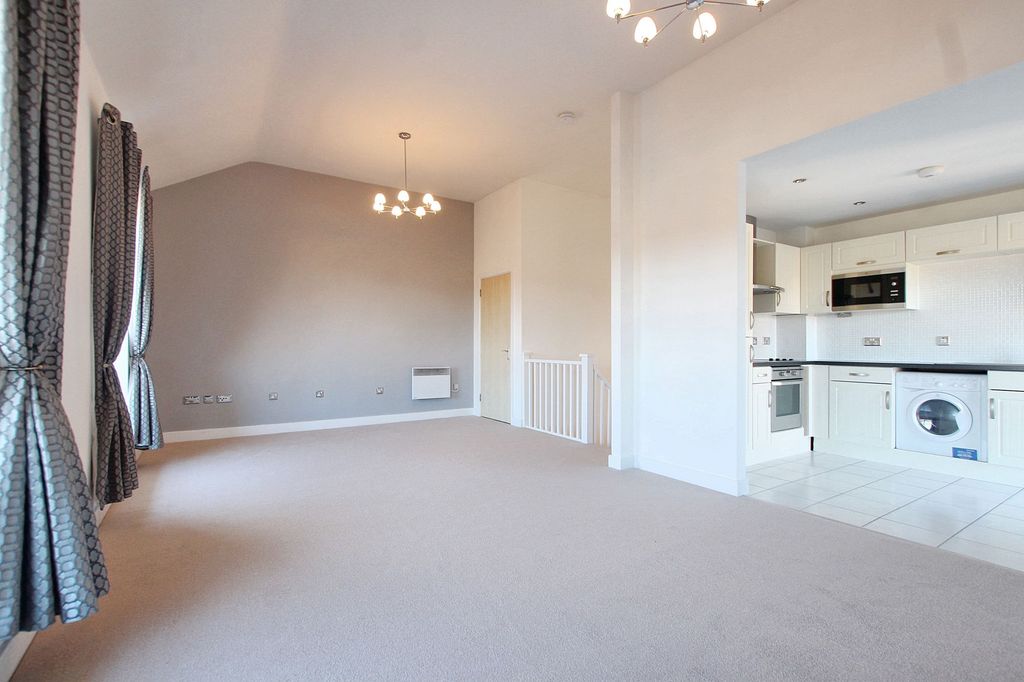 Property photo 3 of 9 Photo 4