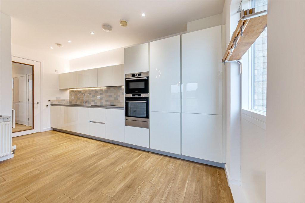 Property photo 2 of 10 Picture No. 04