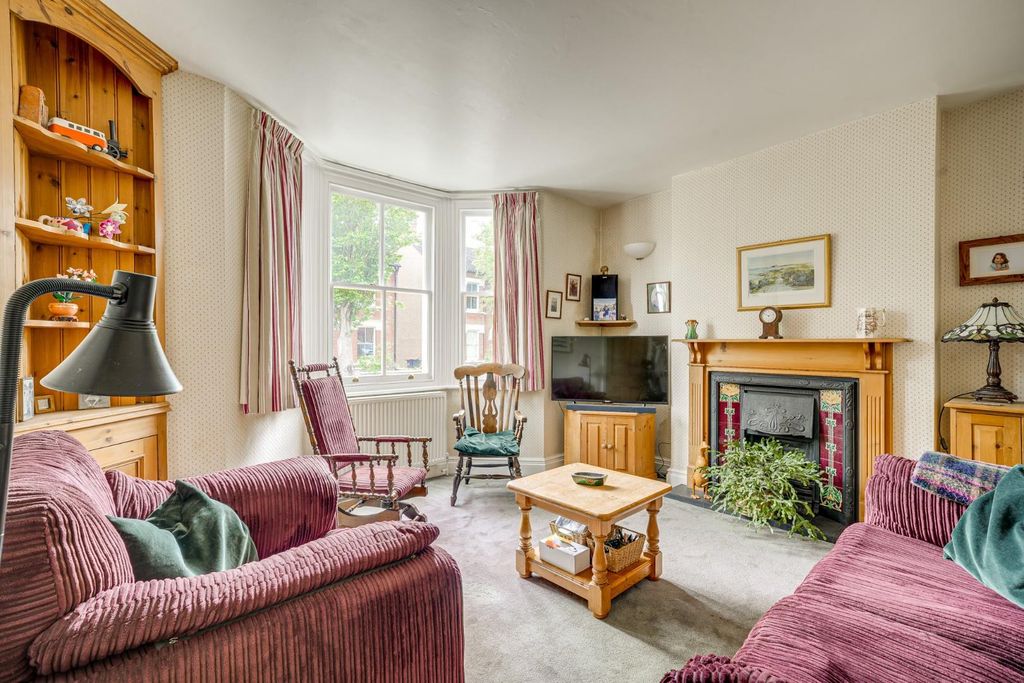 Property photo 2 of 32