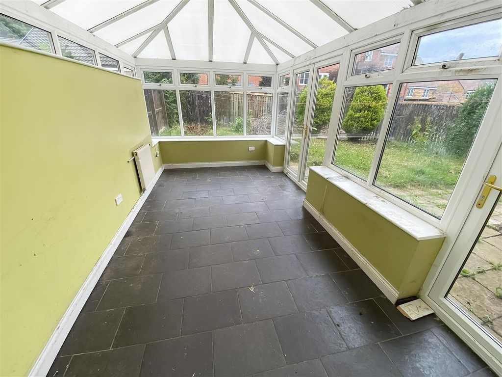 Property photo 2 of 12 Conservatory.Jpg