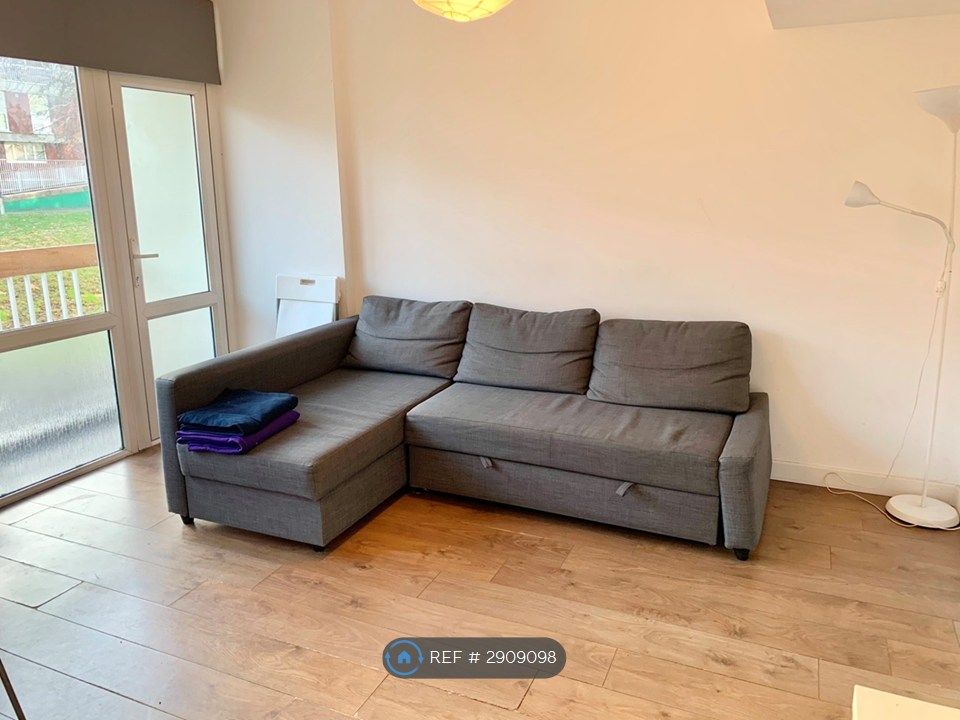 Property photo 3 of 13 Lounge Pic 2