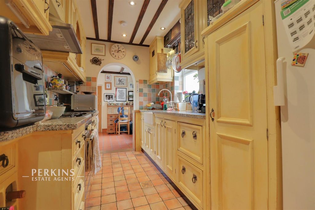 Property photo 2 of 10 Kitchen.Jpg