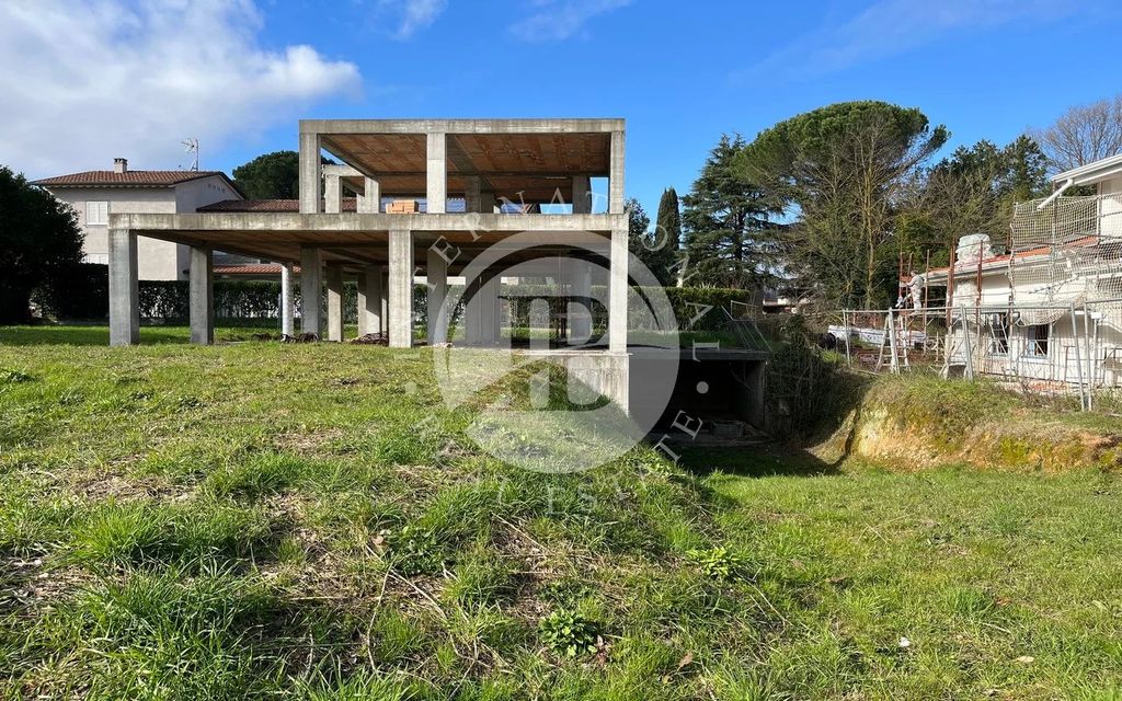 Property photo 2 of 8