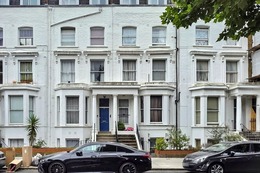 Property photo 1 of 10 63B Cornwall Crescent, London W11 1Pj