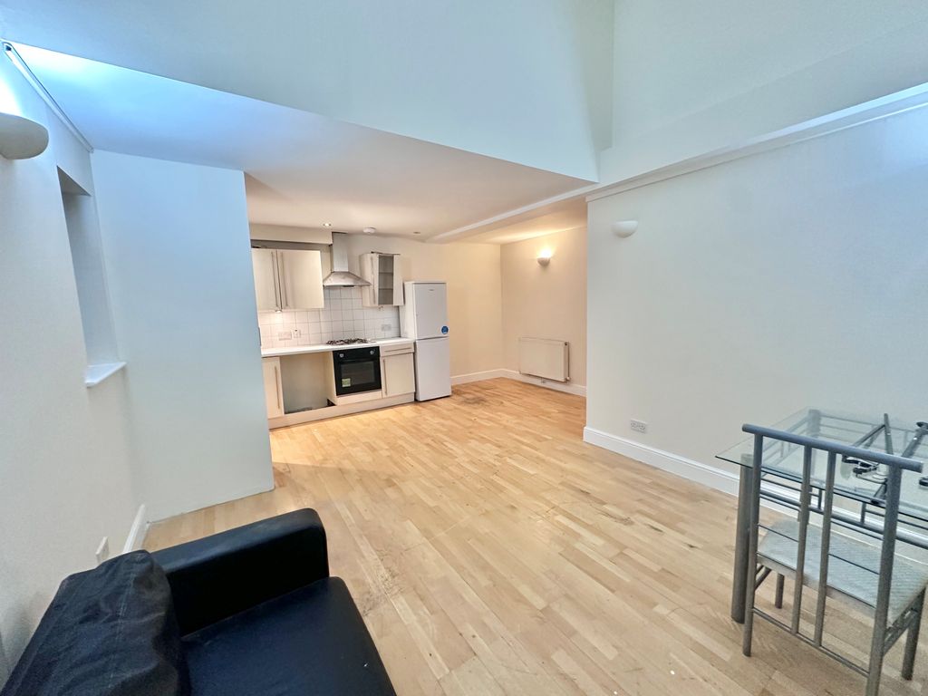 Property photo 3 of 7 Living