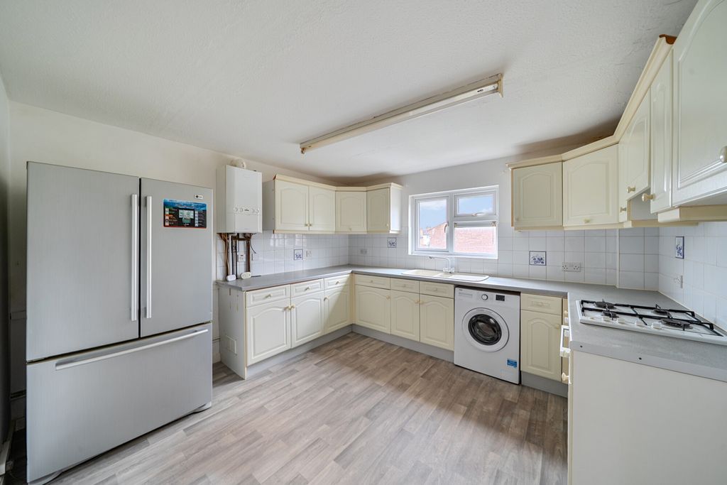 Property photo 2 of 19 1404528-8-697B780...